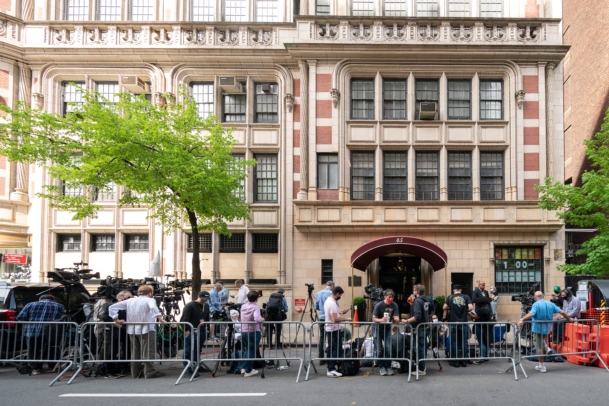After the Giuliani raid, members of the media gathered outside the Manhattan building on April 28, 2021. (Jeenah Moon—The New York Times/Redux)