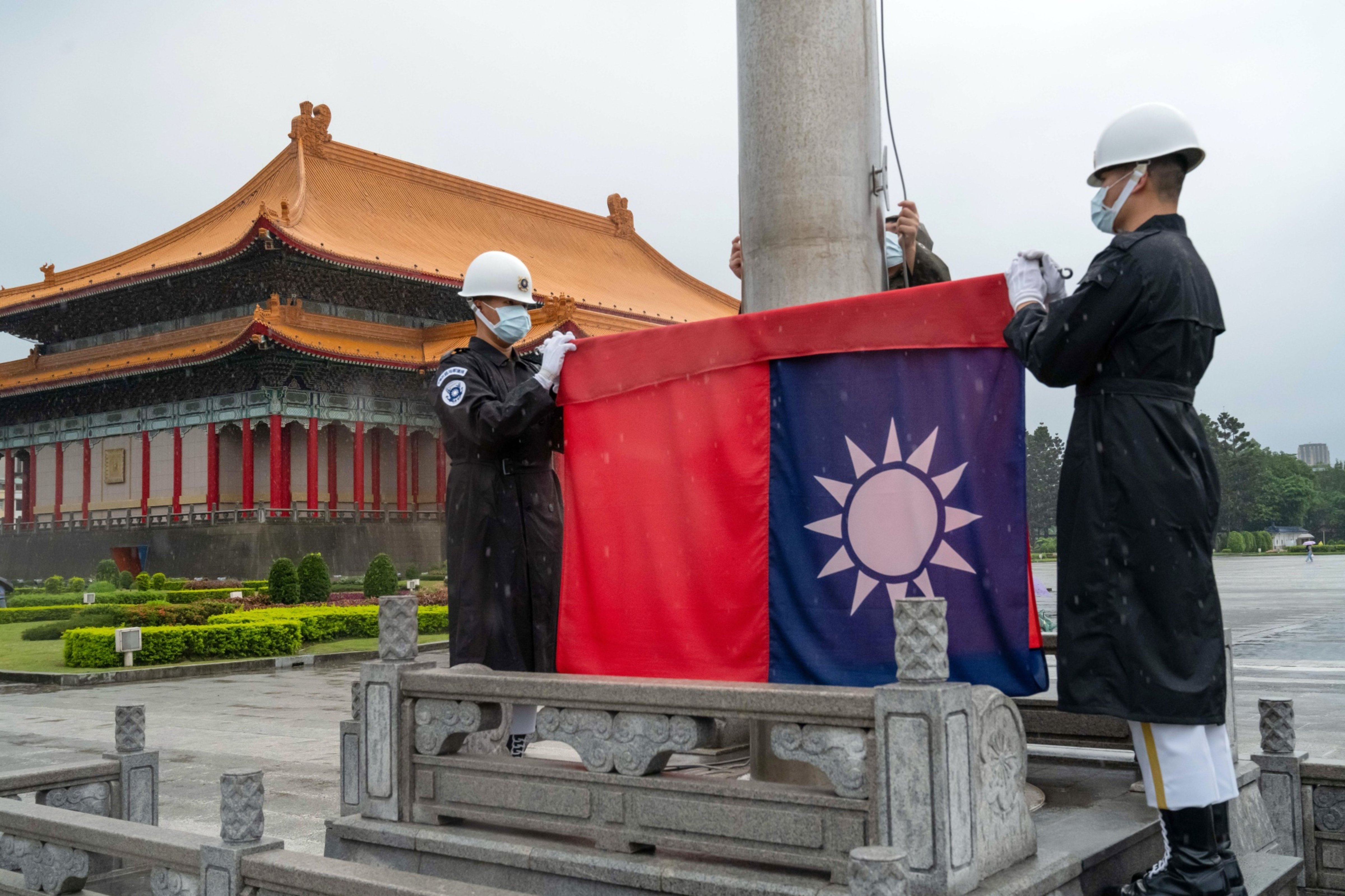 Honor guards wearing protective masks raise a Taiwanese flag at the National Chiang Kai-shek Memorial Hall in Taipei, Taiwan, on Wednesday, June 3, 2021. Taiwan (Bloomberg Finance LP)