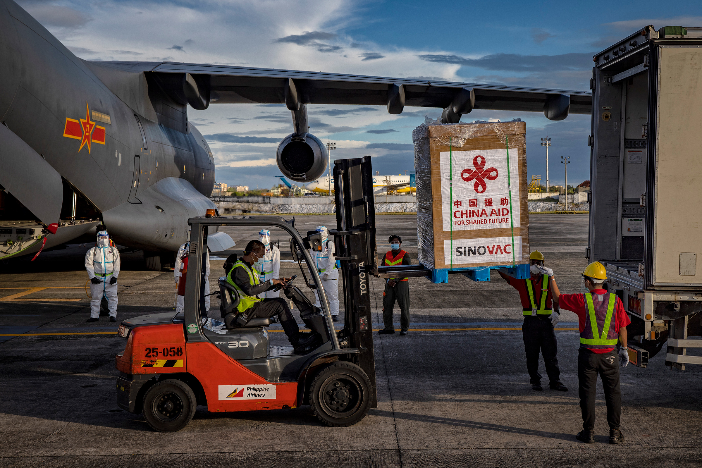A crate containing Sinovac Biotech COVID-19 vaccines is loaded into a truck upon arrival at Ninoy Aquino International Airport in Manila on Feb. 28. Duterte witnessed the arrival of 600,000 doses donated by the Chinese government.