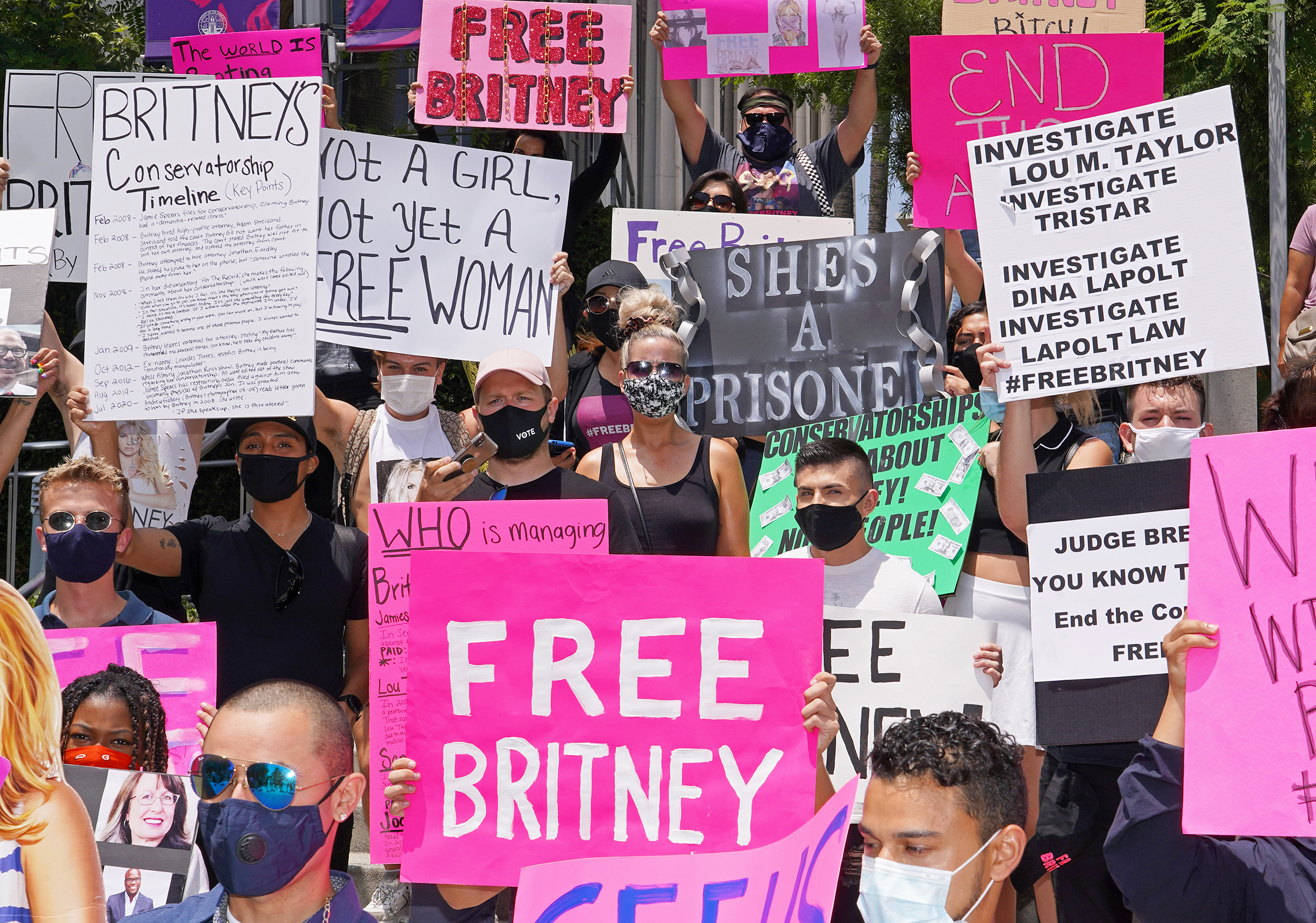 Protesters outside a hearing relating to Spears' conservatorship in Downtown Los Angeles in July 2020. (Jamie Lee Curtis Taete)