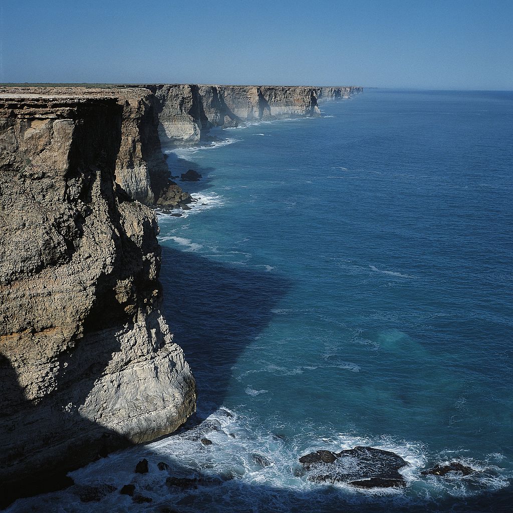 Rocky coast of the Great Australian Bight between Spencer Gulf and the Archipelago of the Recherche, Australia taken around 2003. Mirning lands include the seas of the the Nullarbor Plain and the Great Australian Bight. (De Agostini/Getty Images)
