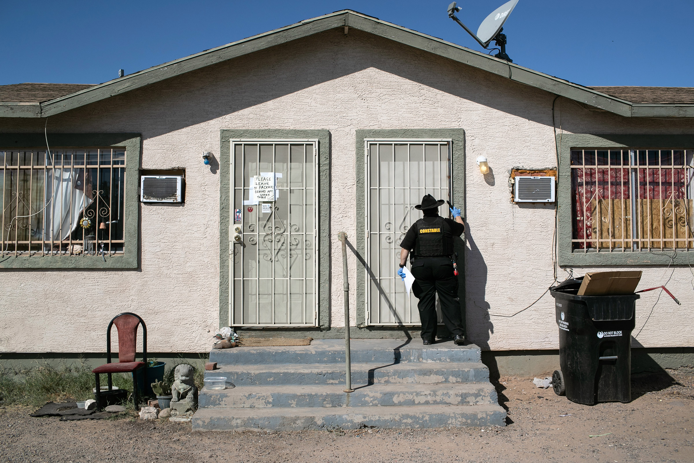 Maricopa County constable Darlene Martinez knocks on a door before posting an eviction order on October 1, 2020 in Phoenix, Az. (John Moore—Getty Images)
