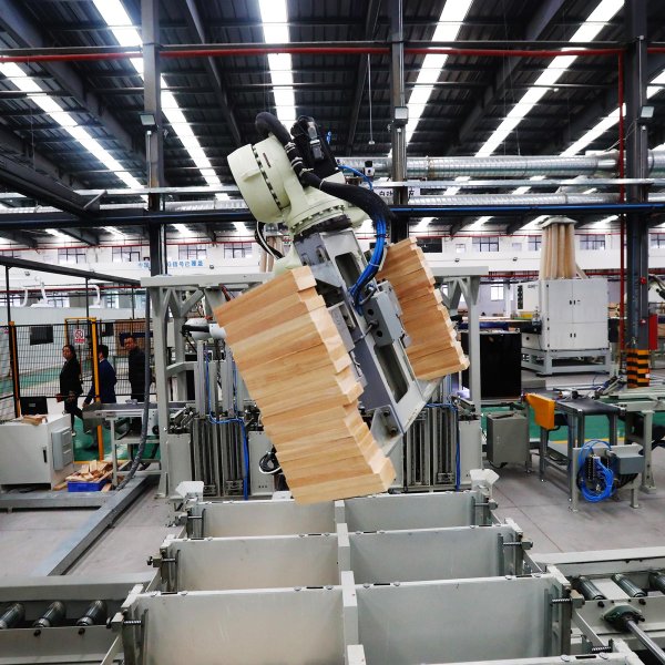 A robotic arm moves bricks using 5G and AI on Oct. 21 in Ganzhou, Jiangxi province