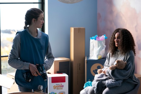 MAID (L to R) MARGARET QUALLEY as ALEX and ANIKA NONI ROSE as REGINA in episode 106 of MAID Cr. RICARDO HUBBS/NETFLIX Â© 2021