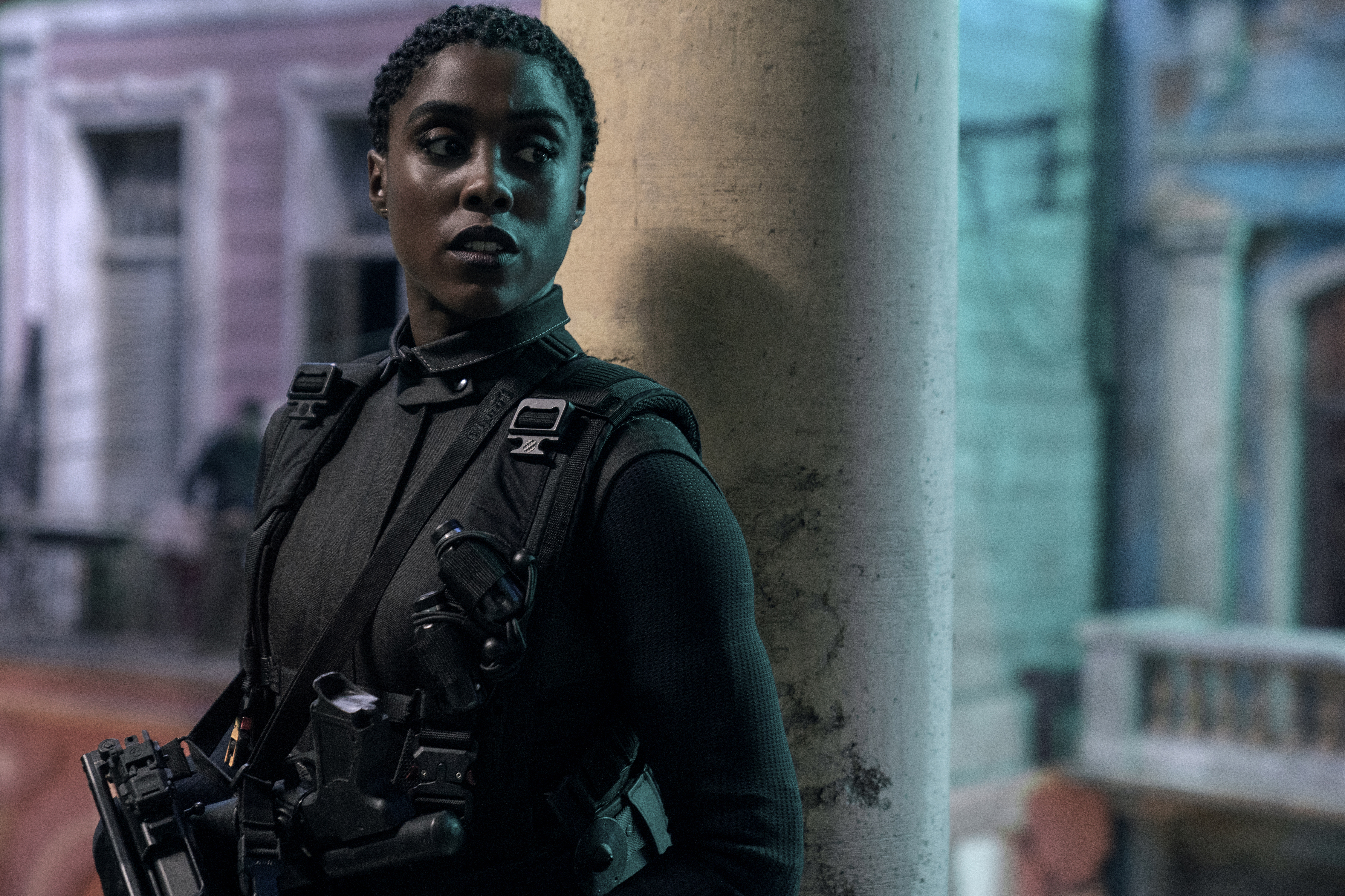B25_08653_RC2 Nomi (Lashana Lynch) is ready for action in Cuba in 'No Time to Die' (Nicola Dove—© 2020 DANJAQ, LLC AND MGM. ALL RIGHTS RESERVED.)