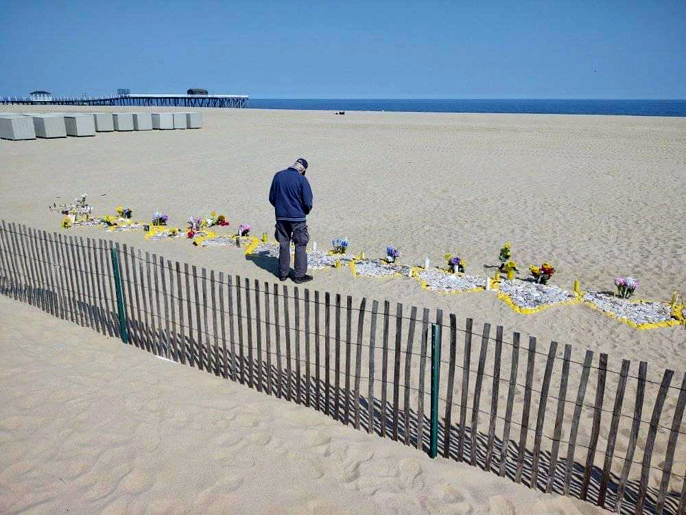 A man visiting the memorial set up by Rima Samman in Bel Mar, New Jersey earlier this year. (Rima Samman)