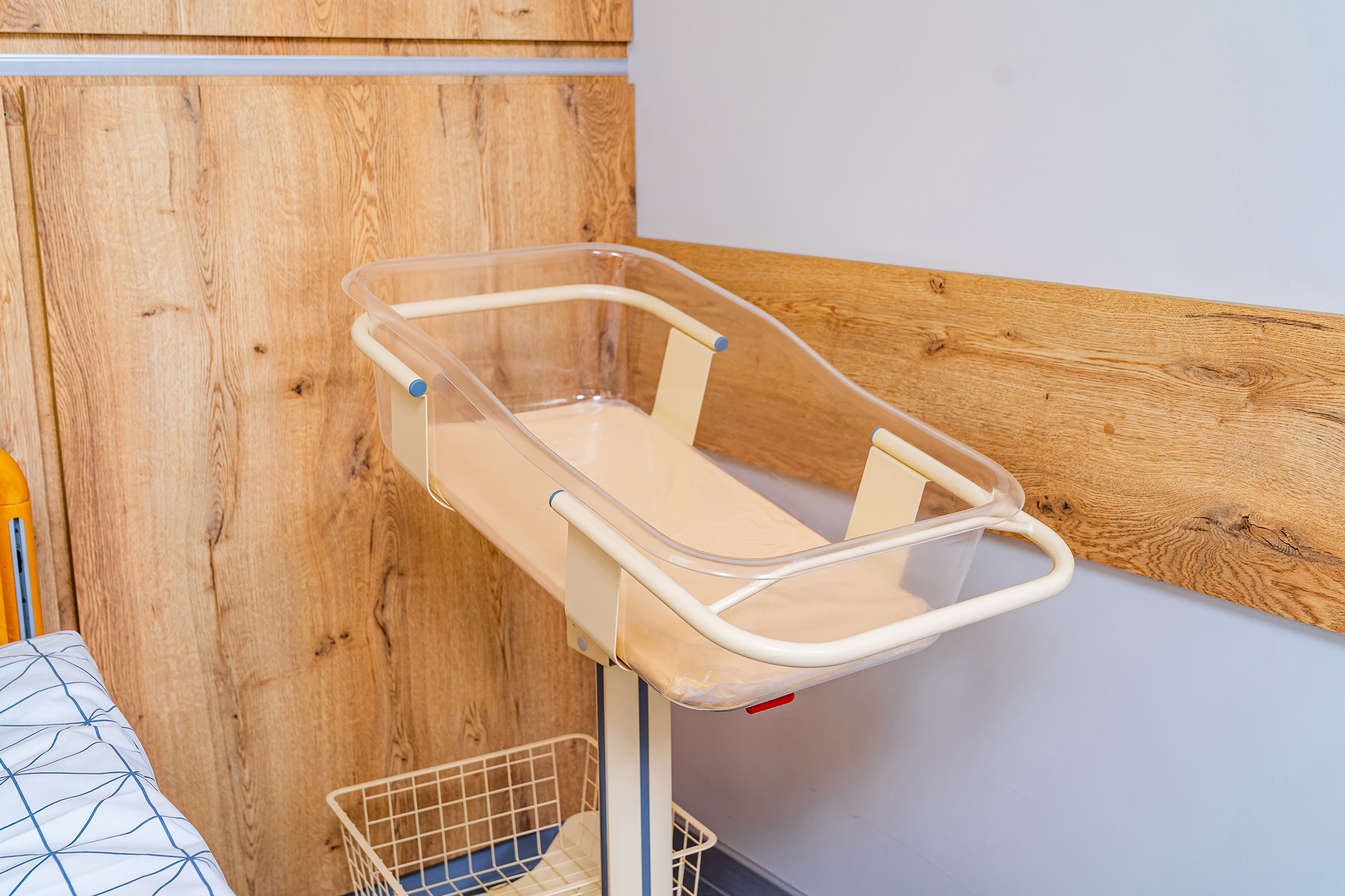 Closeup of an empty baby cradle in the postpartum ward of a hospital. (Vadym Terelyuk—iStockphoto/Getty Images)