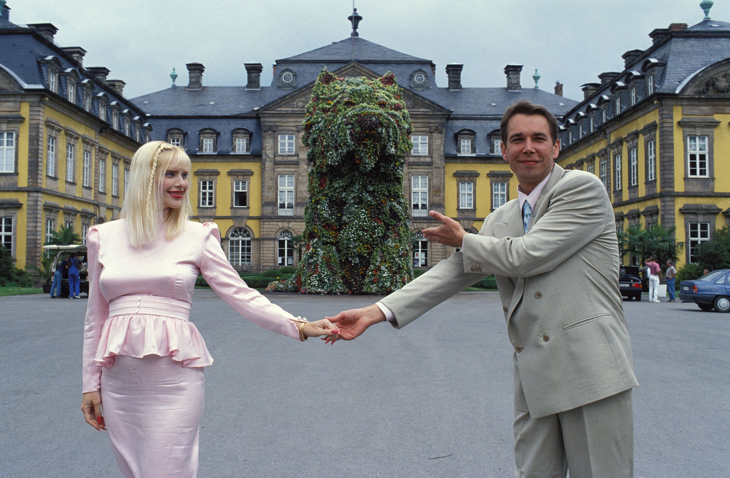 Artist Jeff Koons and actress llona Staller in Bad Arolsen, Germany, June 1992. Kroll was hired to investigate Staller during the couple's divorce in the 1990s. (Patrick Piel—Gamma-Rapho/Getty Images)