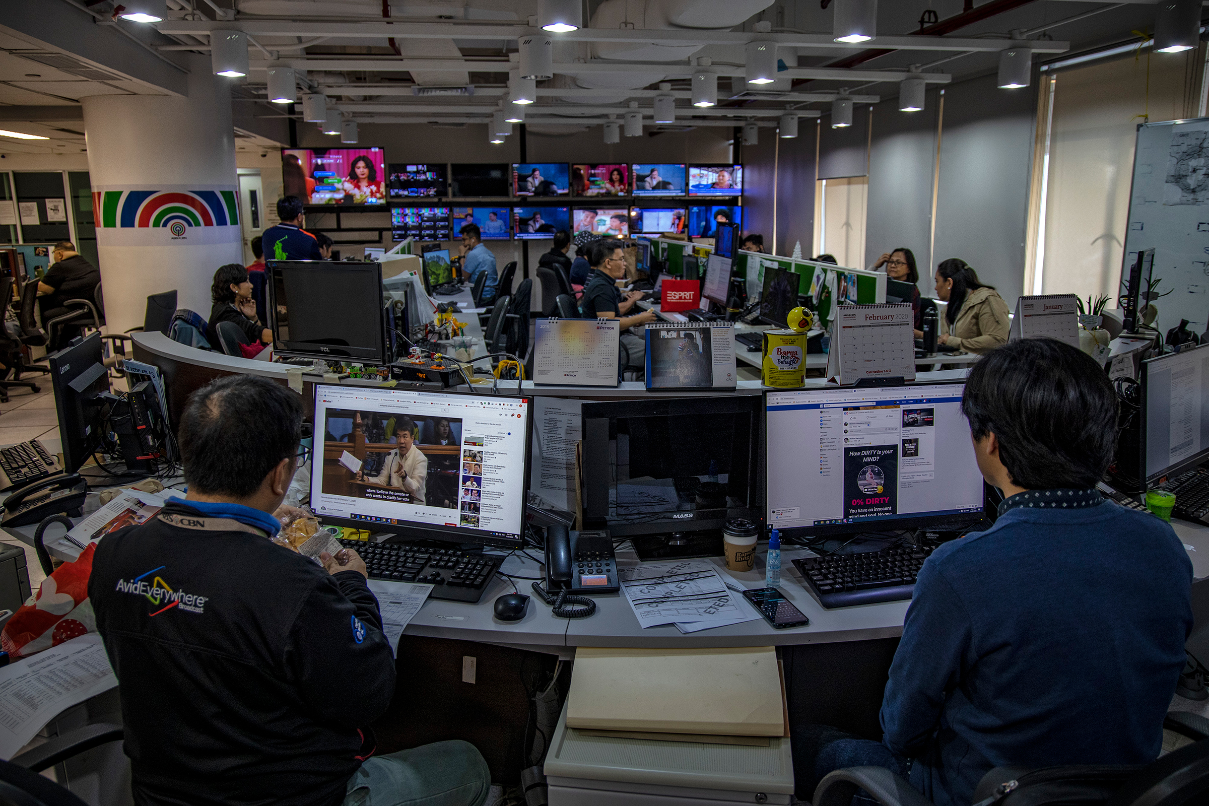 Reporters and editors in the newsroom of ABS-CBN News in Quezon City, Metro Manila, on Feb. 11, 2020. (Ezra Acayan—Getty Images)