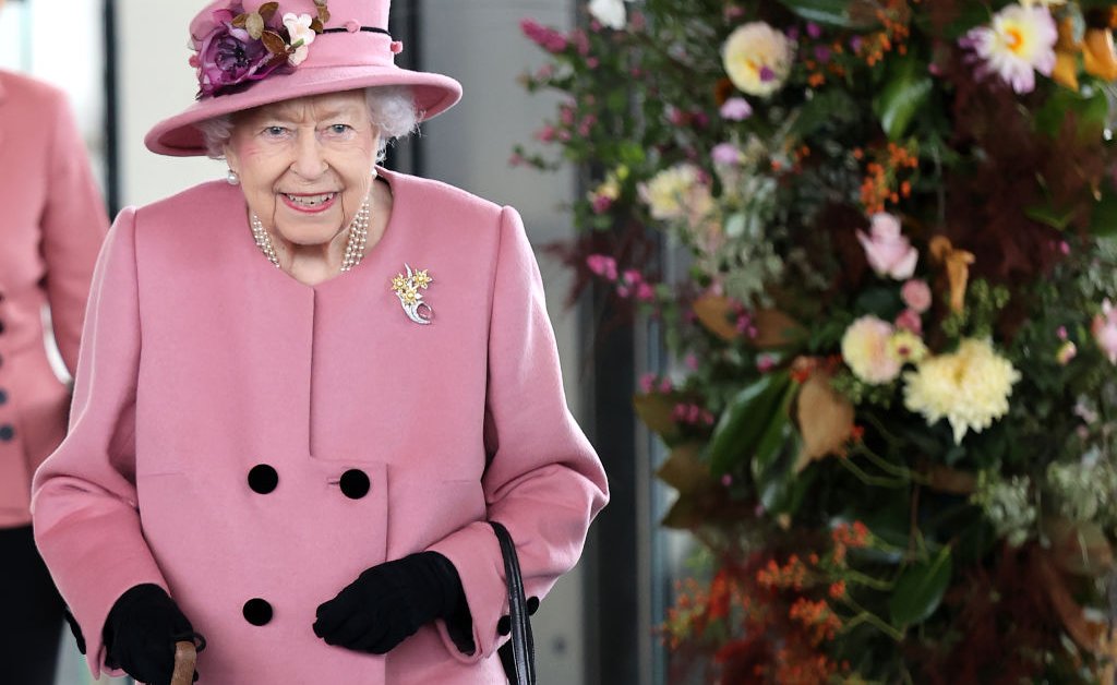 Punggung Ratu Elizabeth Terkilir dan Melewatkan Kebaktian Minggu Peringatan
