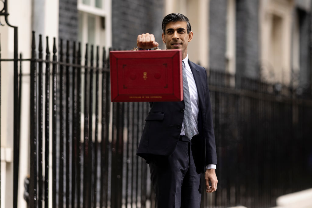 LONDON, ENGLAND - OCTOBER 27: Britain's Chancellor of the Exchequer, Rishi Sunak holds the budget box as he departs 11 Downing Street, ahead of delivering his Autumn Budget and Spending Review to Parliament, on October 27, 2021 in London, England. (Dan Kitwood/Getty Images)