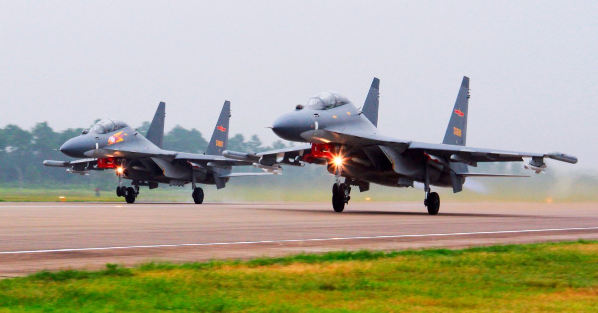 U.S. Raises Concern as China Flies Warplanes South of Taiwan thumbnail