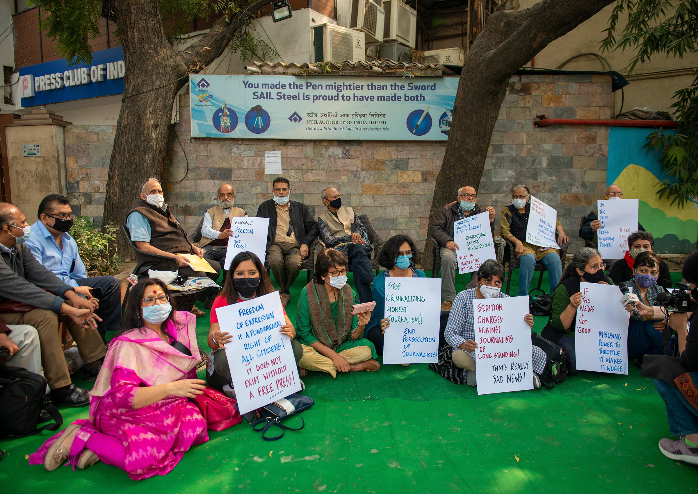 Various journalists' organizations staged a silent sit-in protest against media gagging outside the Press Club of India in New Delhi on Feb 18.
