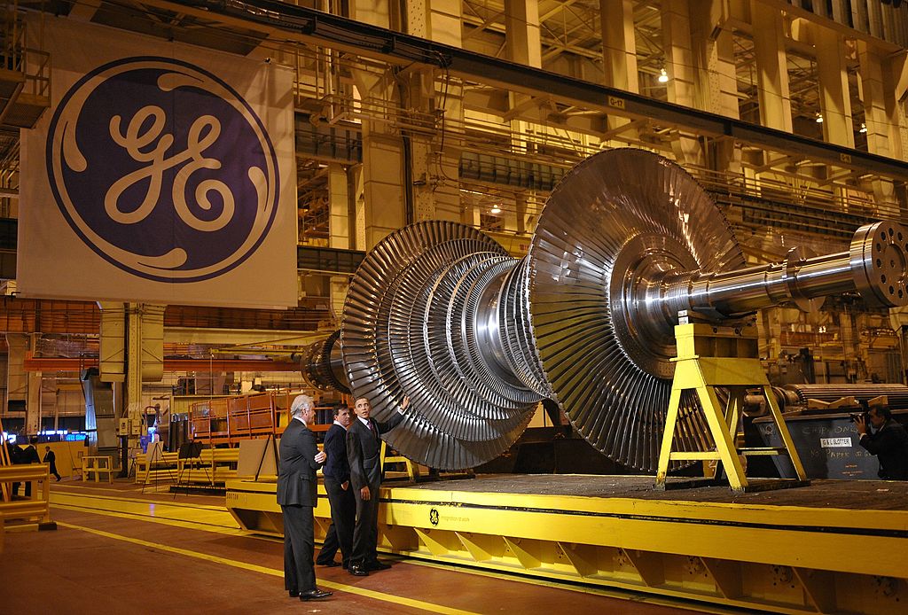 US President Barack Obama tours the General Electric Plant with GE Chairman and CEO Jeffrey Immelt (L) January 21, 2011 in Schenectady, New York. (ANDEL NGAN/AFP via Getty Images)