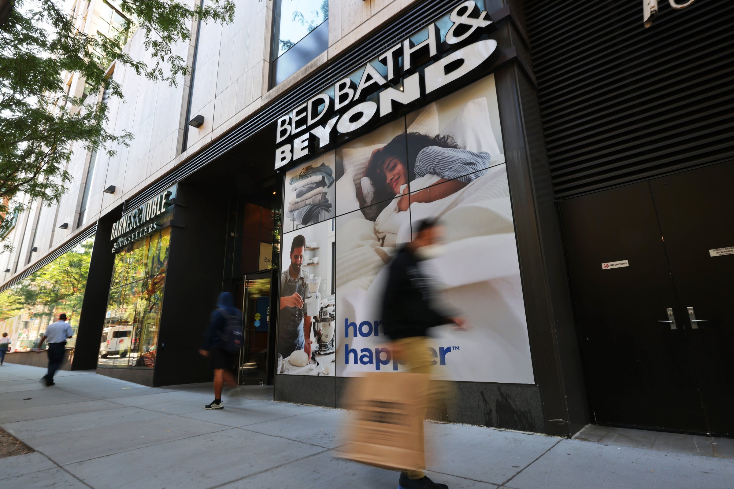 NEW YORK, NEW YORK - OCTOBER 01: People walk past a Bed Bath &amp; Beyond store on October 01, 2021 in the Tribeca neighborhood in New York City.