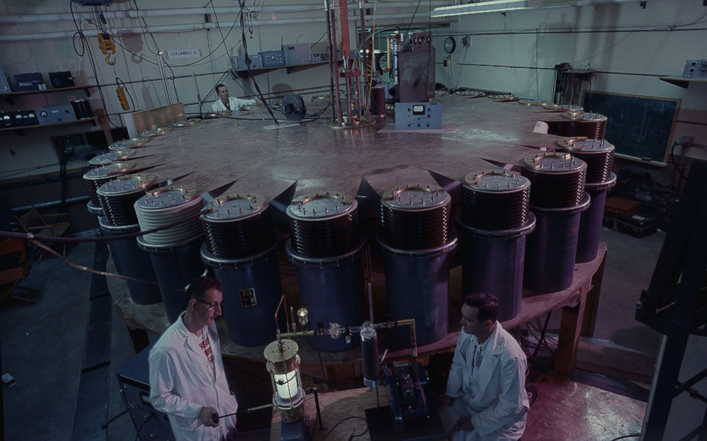 Laboratory personnel developing a fusion device in Project Sherwood at the Los Alamos National Laboratory, 1958 (J. R. Eyerman—The LIFE Picture Collection/Shutterstock)