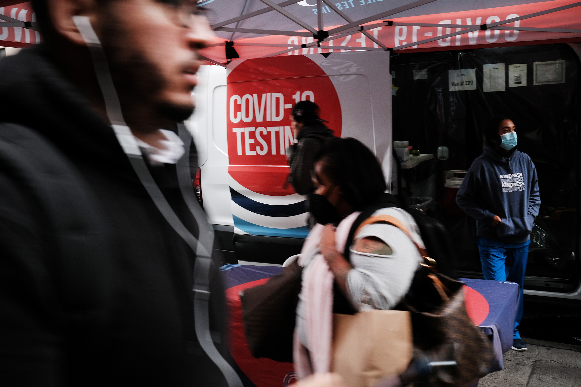 A Covid-19 pop-up testing sits stands on a New York City street on Oct. 26, 2021. (Spencer Platt—Getty Images)