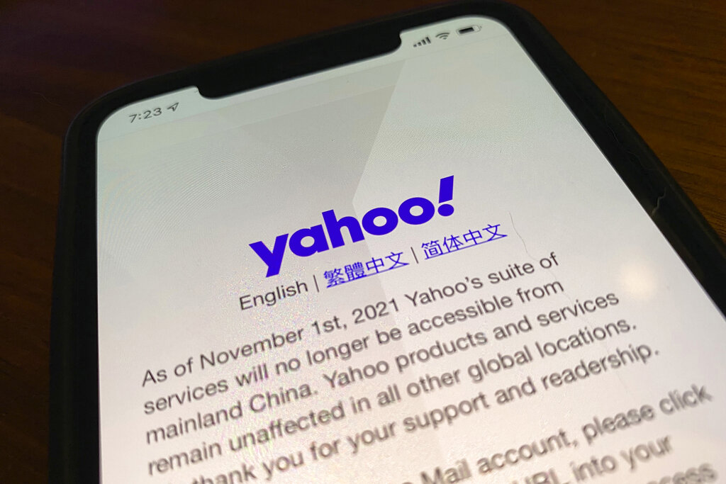 A smart phone shows the home page of Yahoo when accessed inside China in Beijing, China, Tuesday, Nov. 2, 2021. Yahoo Inc. on Tuesday said it plans to pull out of China, citing an "increasingly challenging business and legal environment." (Ng Han Guan&mdash;AP Photo)