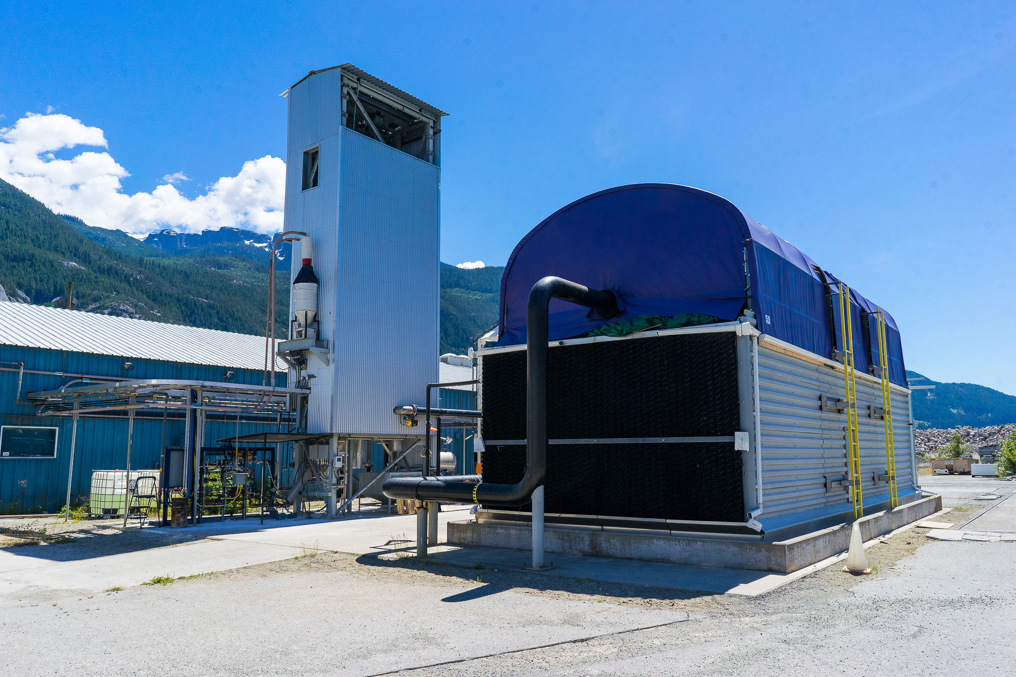 Carbon Engineering's pilot plant in in Squamish, British Columbia, is designed to pull CO2 out of the atmosphere. (Courtesy Carbon Engineering Ltd.)