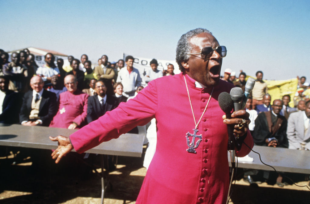 South African Archbishop Desmond Tutu speaks during the funerals of four young anti-apartheid activists victims of hand-grenade blasts, 10 July 1985, in Duduza township, near Johannesburg. (GIDEON MENDEL- AFP)