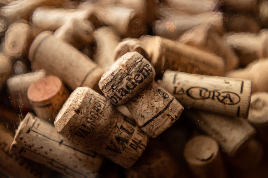 04 December 2021, Baden-Wuerttemberg, Rottweil: Corks lie in a glass container in a wine shop for Italian wines. (Silas Stein-picture alliance)