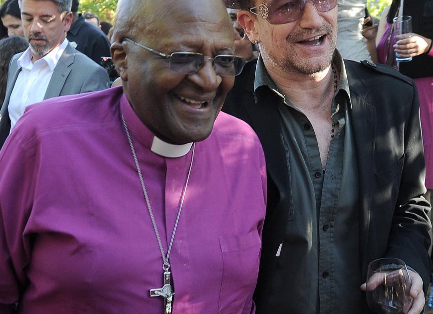 Un poing fermé et une main ouverte : leçons apprises de Desmond Tutu