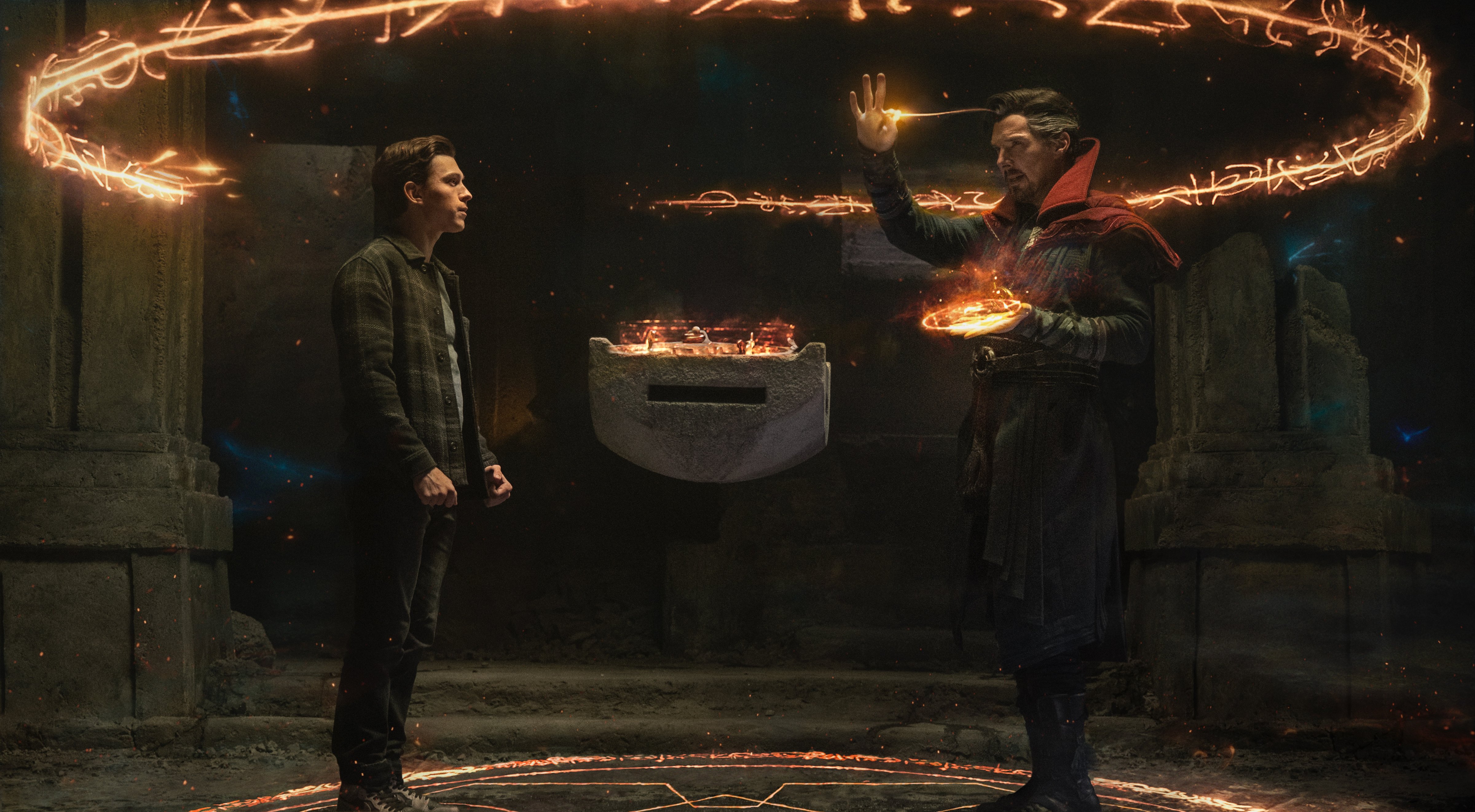 (l-r) Tom Holland and Benedict Cumberbatch in <i>Spider-Man: No Way Home</i> (Matt Kennedy—Marvel Studios)