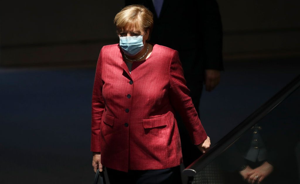 Merkel fait ses adieux pour que les Allemands se fassent vacciner contre le COVID-19