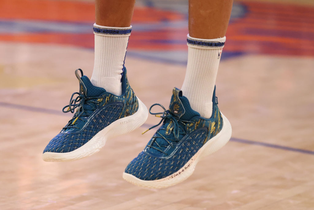 A detailed view of the basketball shoes of Stephen Curry #30 of the Golden State Warriors is seen as he warms-up before playing against the New York Knicks at Madison Square Garden on December 14, 2021 in New York City (Al Bello—Getty Images)