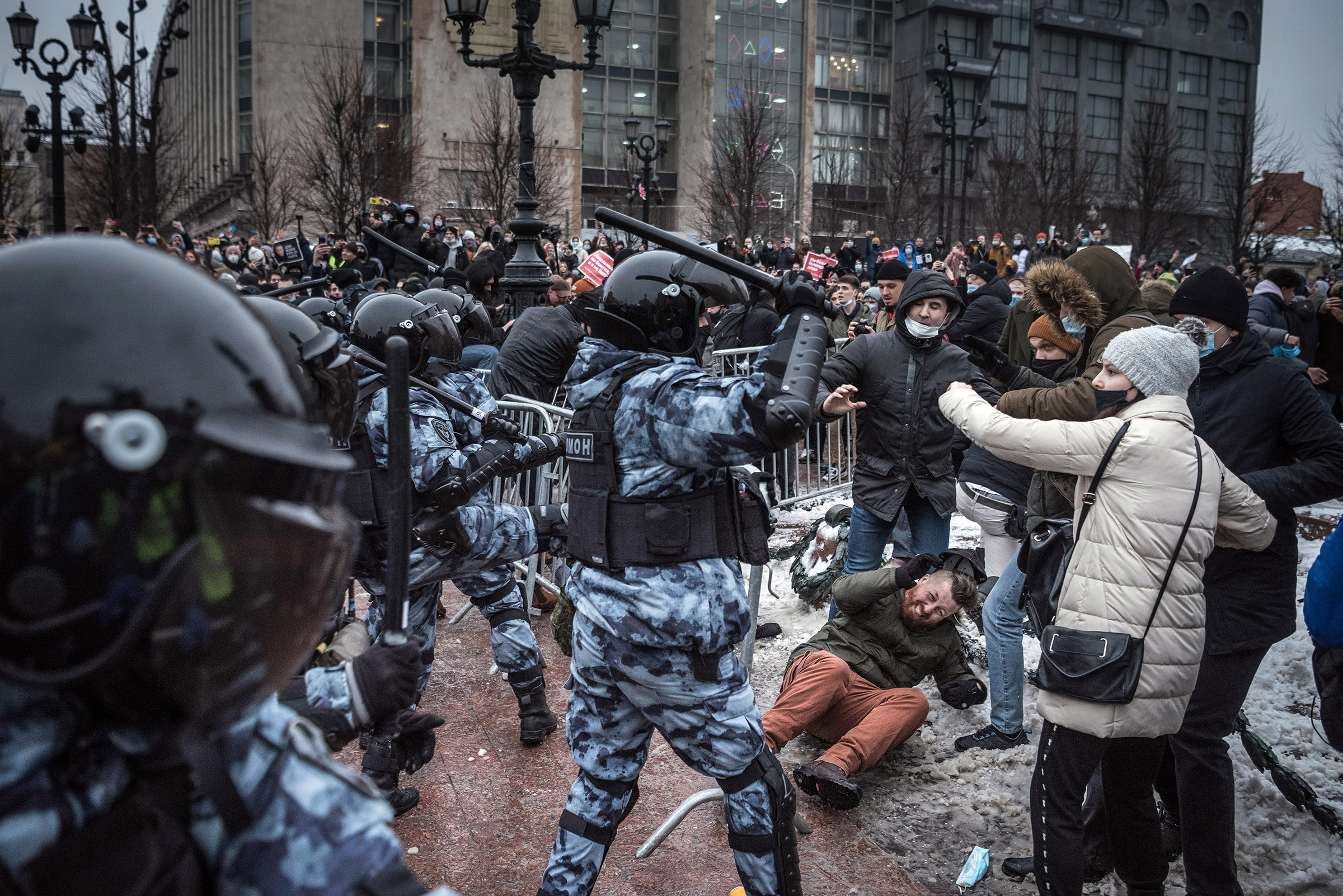 Riot police clash with demonstrators on Jan. 23, 2021, during a protest against Navalny’s jailing (Sergey Ponomarev—The New York Times/REDUX)
