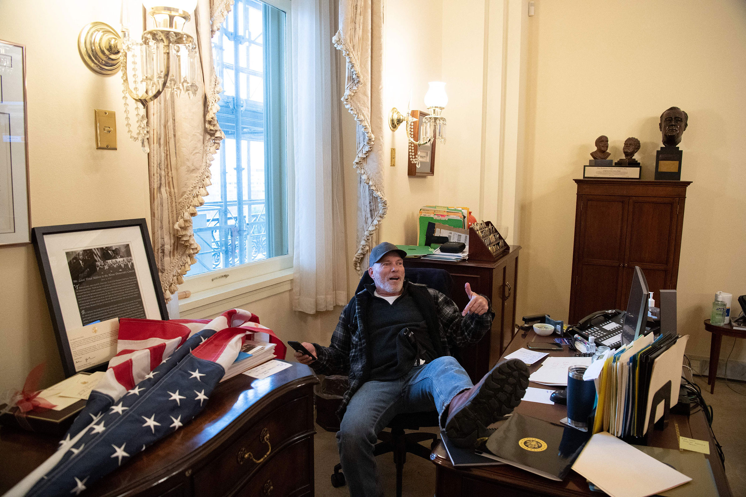 Richard Barnett sits inside the office of Nancy Pelosi. (Saul Loeb—AFP/Getty Images)