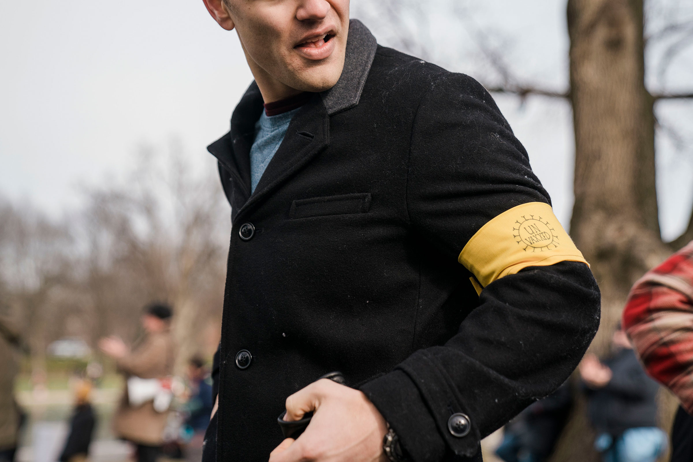 A man wears an Un-Vaccinated arm band at a Defeat the Mandates march. (Kent Nishimura—Los Angeles Times/Getty Images)