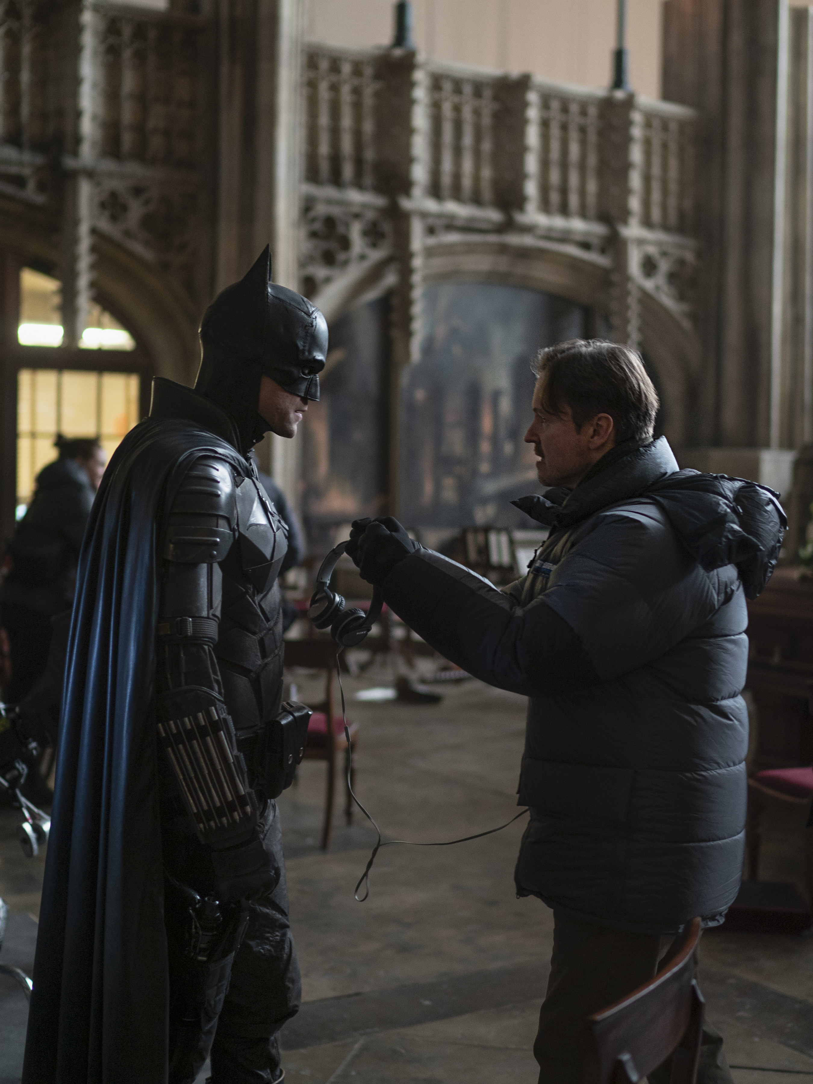 (L-r) Robert Pattinson and director Matt Reeves and on the set in Warner Bros. Pictures’ <i>The Batman</i> (Jonathan Olley—Warner Bros. and DC Comics)
