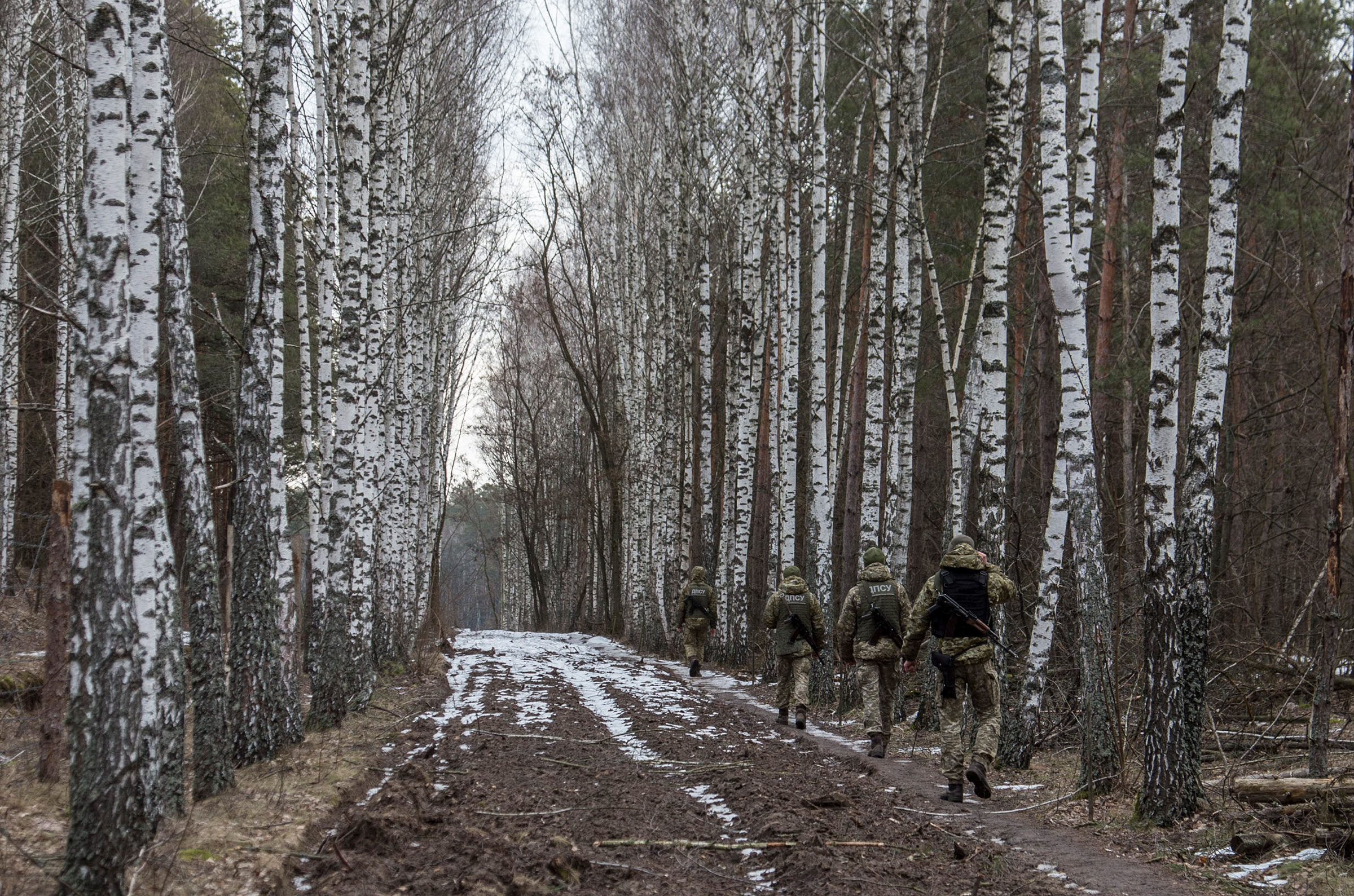 Ukrainian border guard officers patrol the Ukrainian-Belarusian state border at a checkpoint in Novi Yarylovychi, Ukraine, on Feb. 21 (Oleksandr Ratushniak—AP)