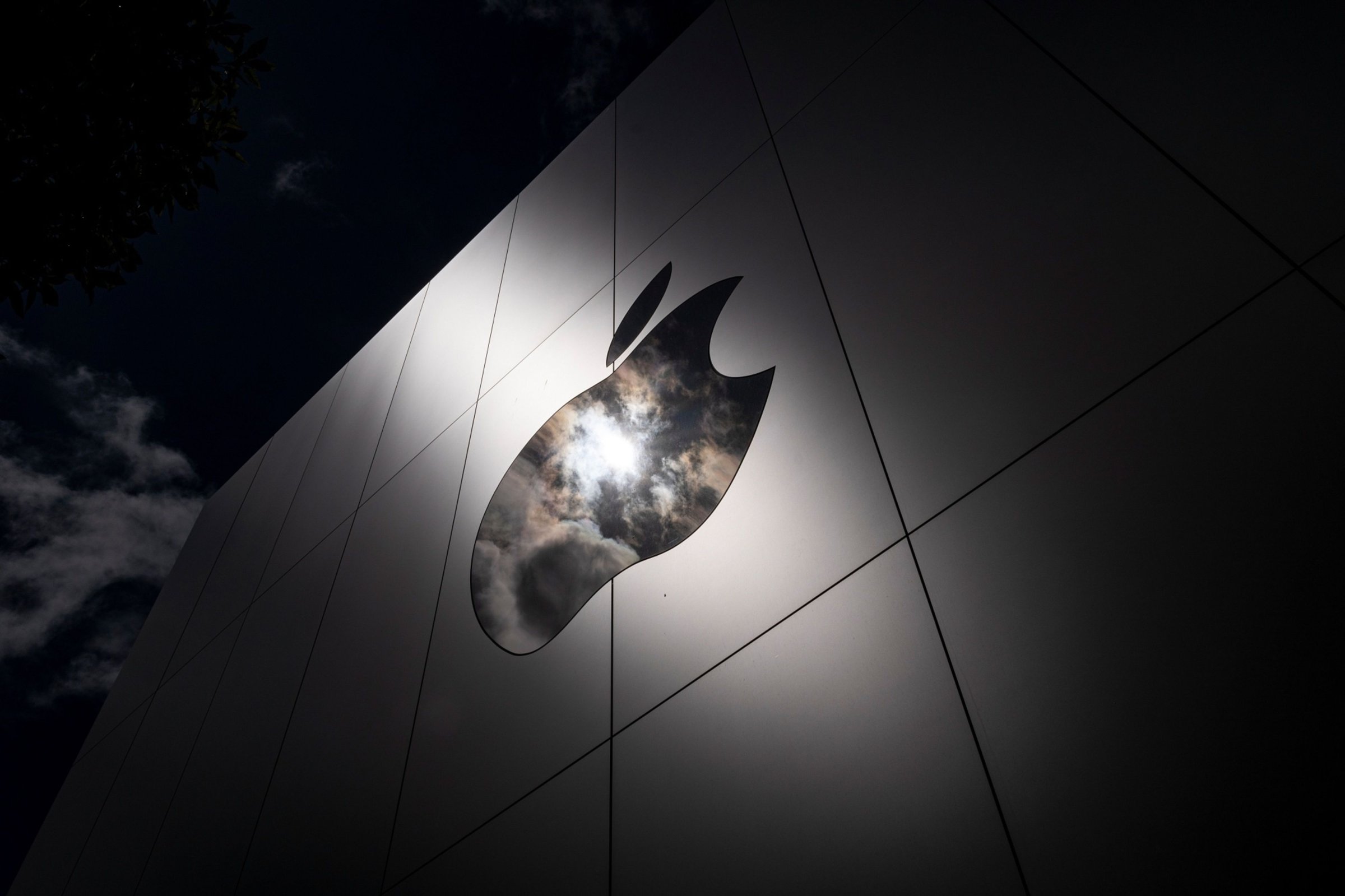 Image of Apple store in San Francisco, CA