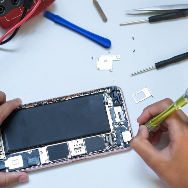 Apple's Self Service Repair will allow customers to complete their own repairs with access to Apple parts and tools.