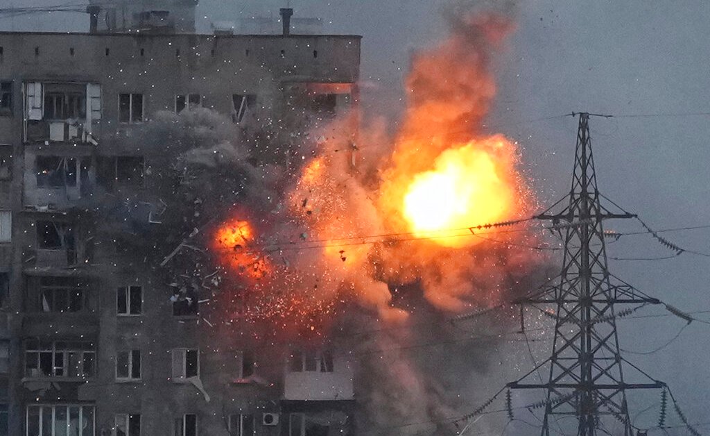 La Russie frappe et frappe une mosquée près de la capitale ukrainienne