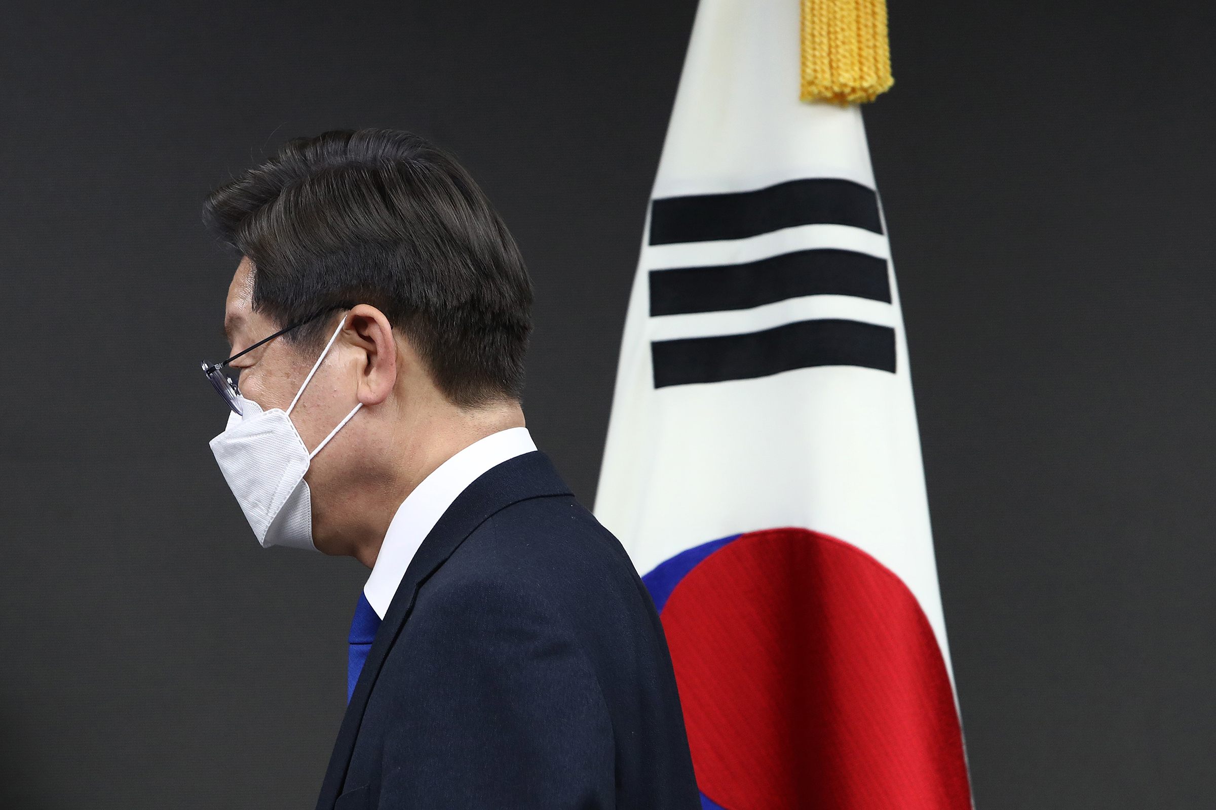 South Korean presidential candidate Lee Jae-myung of the Democratic Party admits defeat at the party's headquarters in Seoul, early March 10 (Chung Sung-jun—POOL/EPA-EFE/Shutterstock)