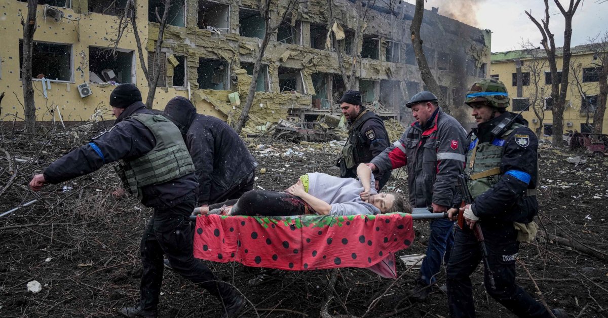 Pregnant Woman, Baby Die After Russian Bombing of Ukraine Maternity Hospital thumbnail