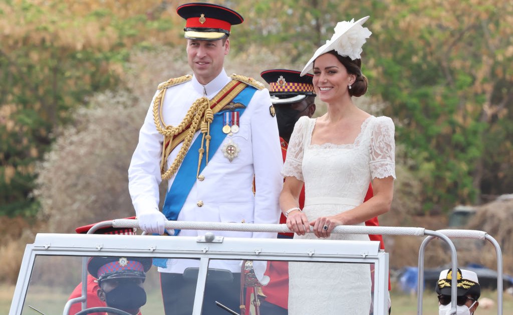 Pourquoi la tournée caribéenne du prince William + Kate est controversée