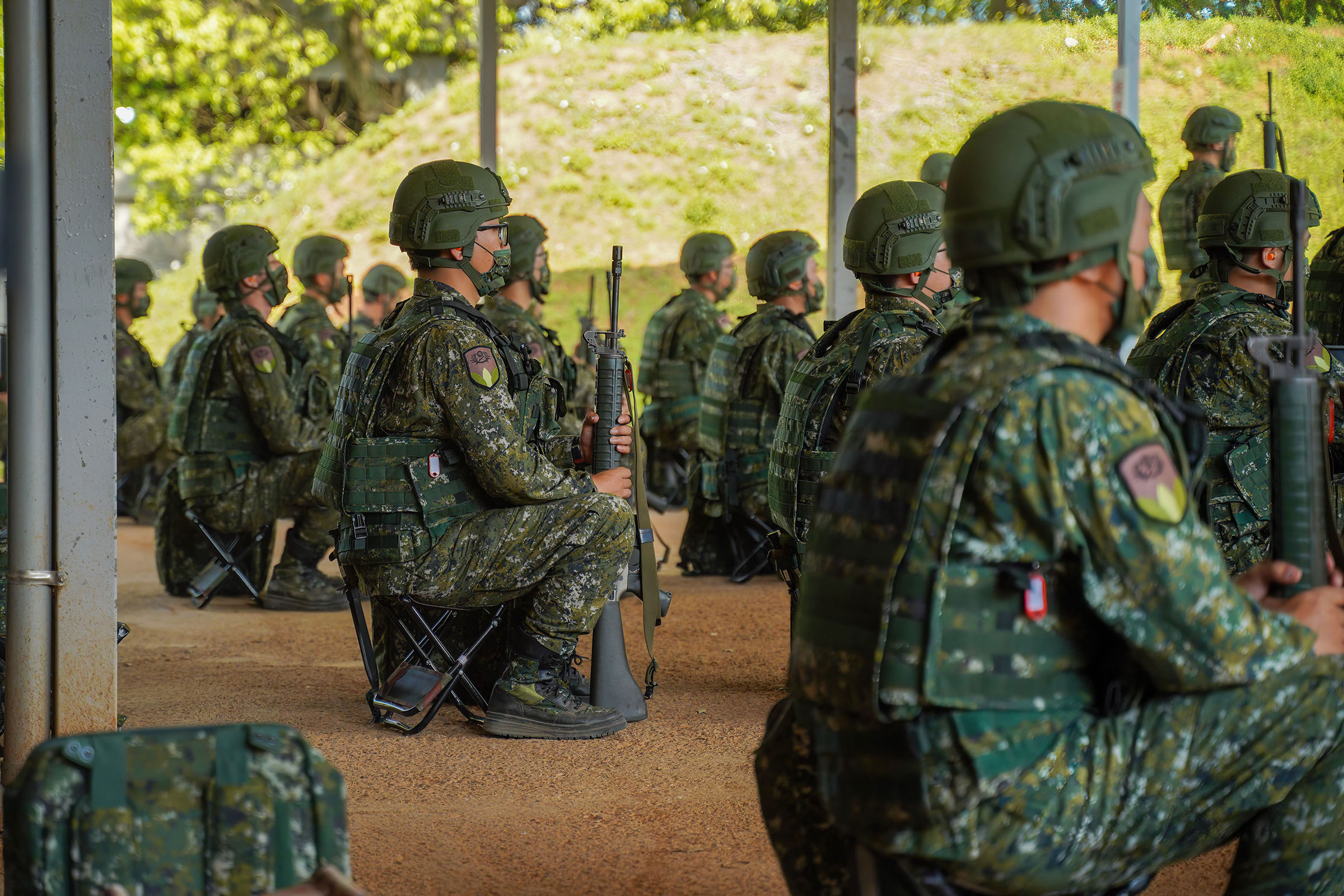 Army reservists hold rifles during training at a camp base in Taiwan on March 14, 2022. (Walid Berrazeg—SOPA Images/LightRocket/Getty Images)