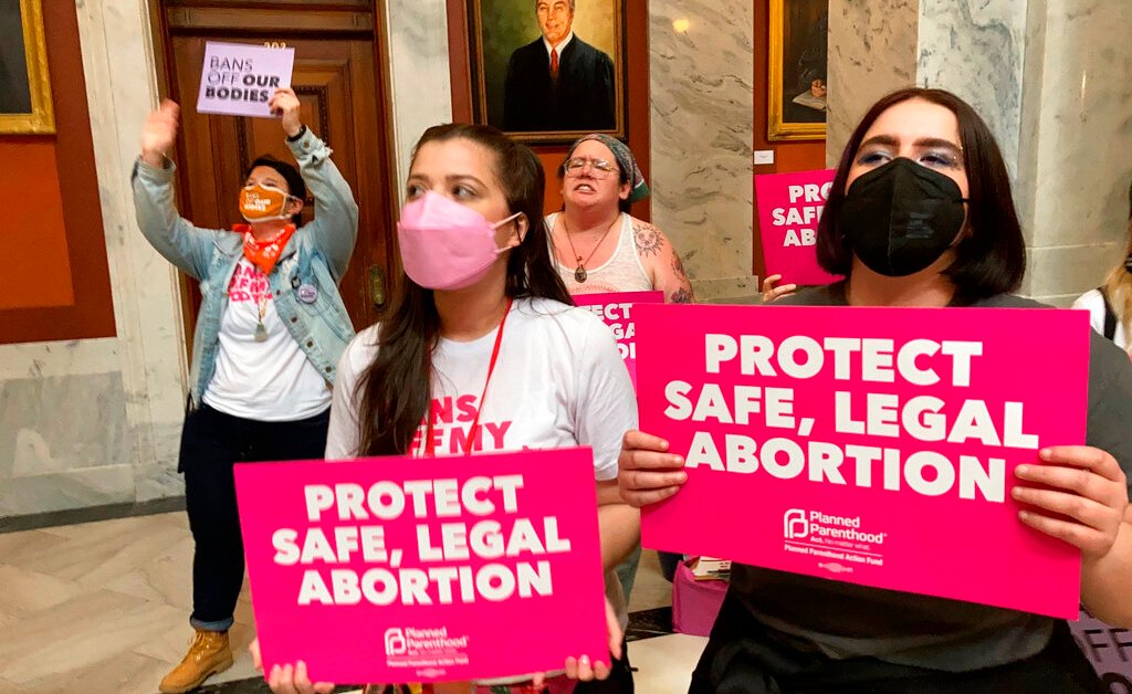 Kentucky Lawmakers Override Governor's Veto of Abortion Ban