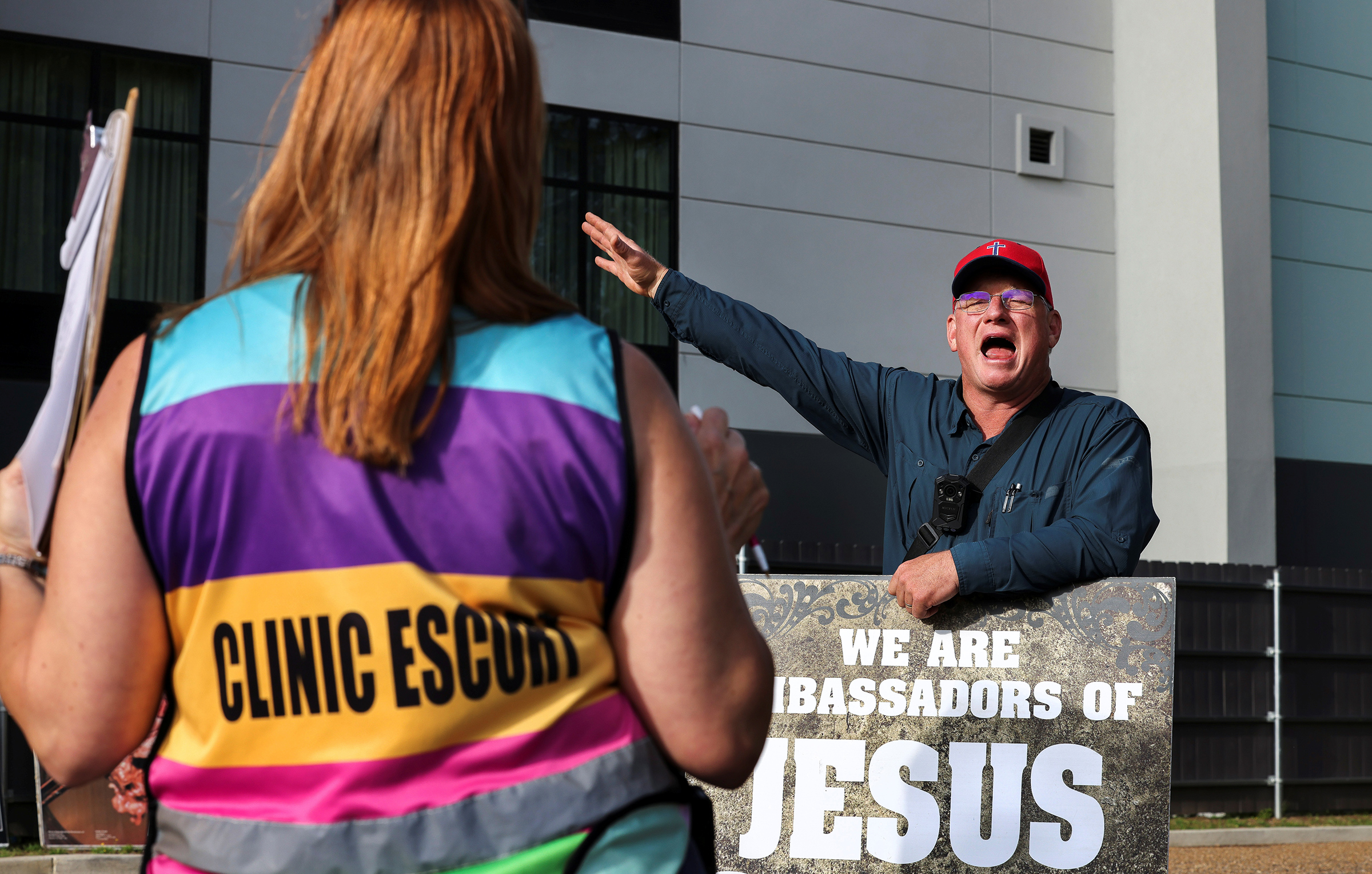 An anti-abortion protestor argues with volunteer clinic escort Kim Gibson outside the Jackson Women's Health Organization in Mississippi, May 2021 (Evelyn Hockstein—Reuters)