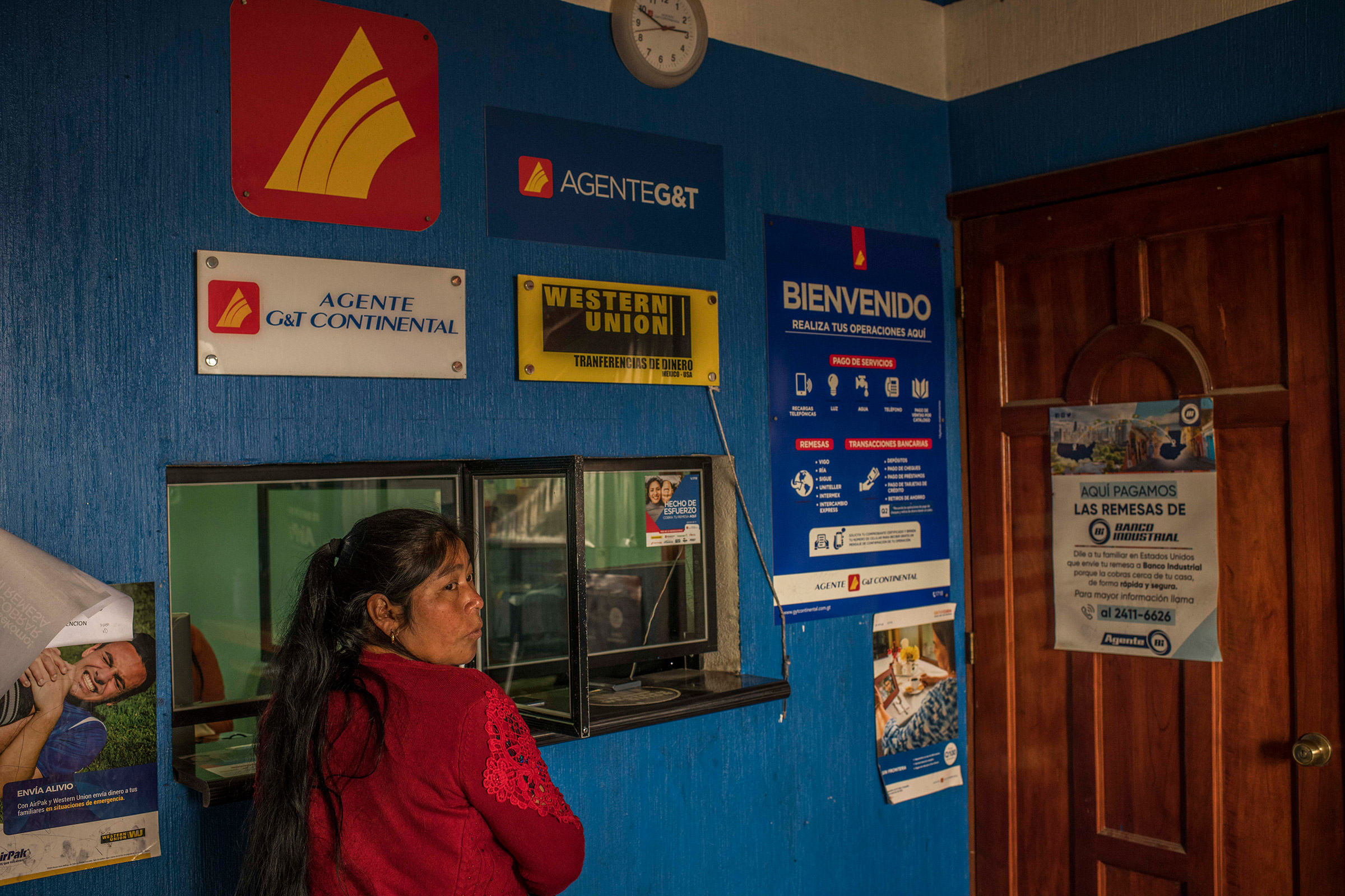 eighbors of Cajolá come here to receive the remittances from their relatives who live in the United States, on April 8. (Daniele Volpe for TIMEN)