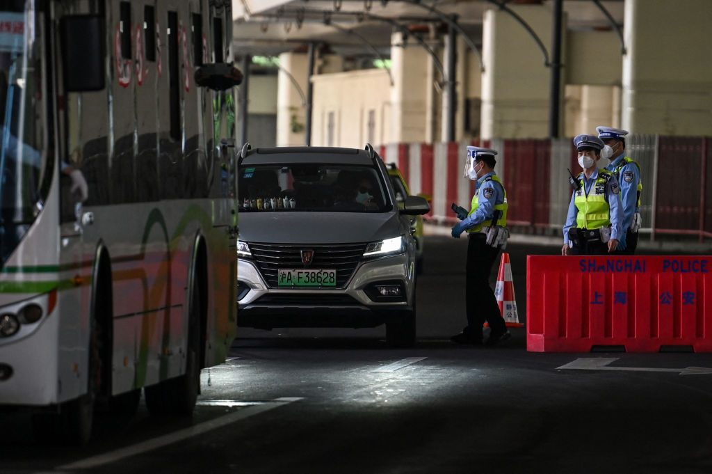 Policemen at a checkpoint during a Covid-19 coronavirus lockdown in the Jing'an district of Shanghai on May 25, 2022. (HECTOR RETAMAL/AFP via Getty Images)