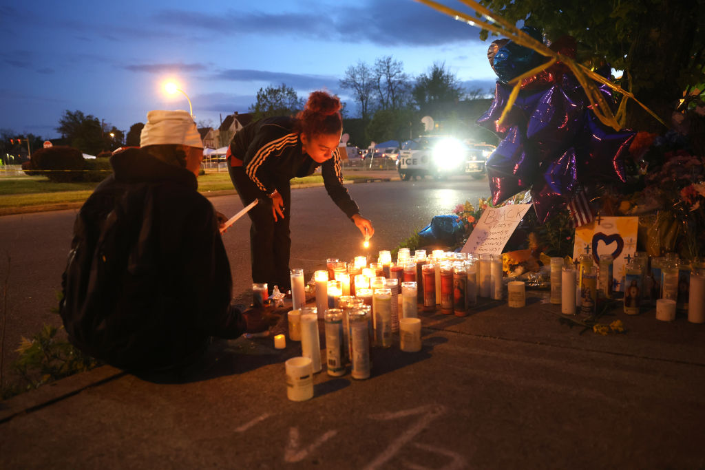 Mourners light candles outside the Tops market in Buffalo. (Credit: Scott Olson/Getty Images)