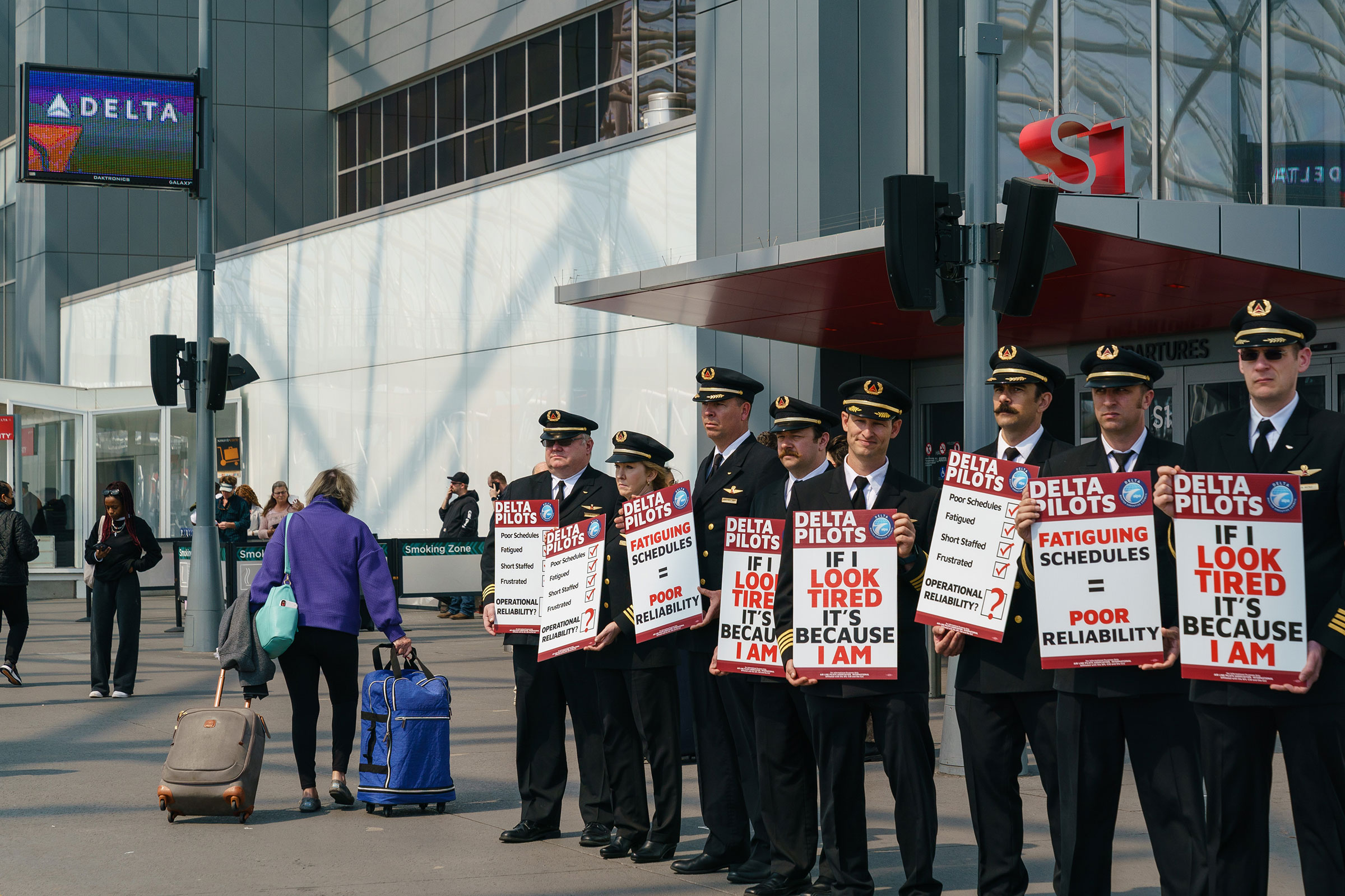 Delta Pilots Picket Over Staffing Issues
