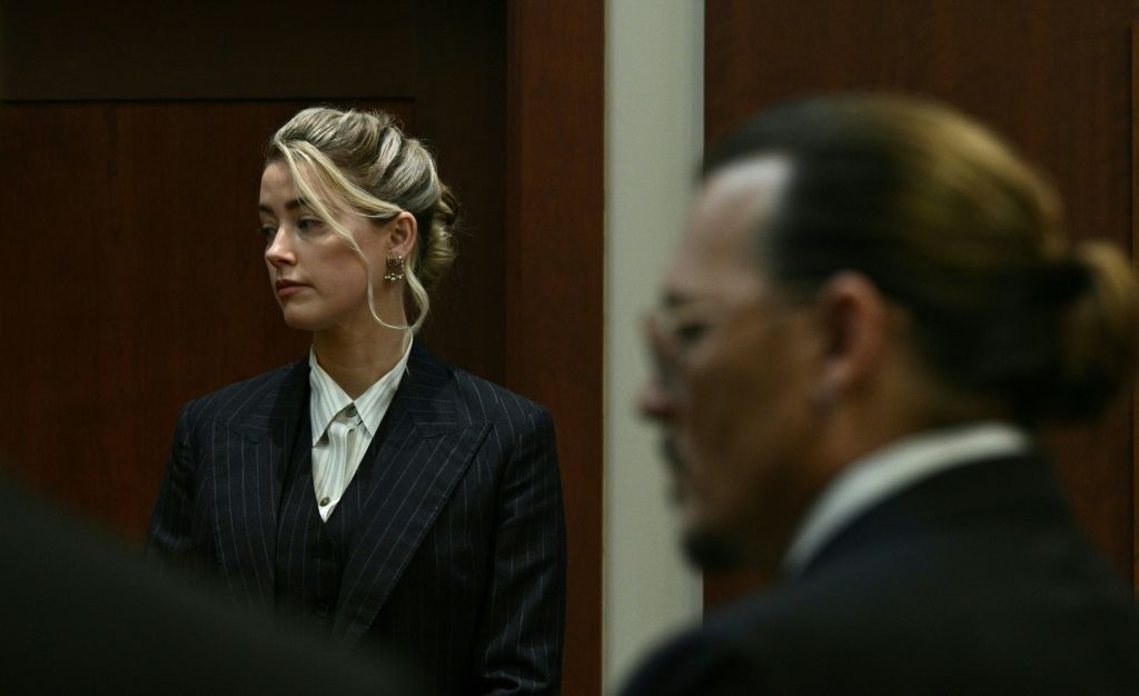 Actors Amber Heard and Johnny Depp watch as the jury comes into the courtroom after a lunch break at the Fairfax County Circuit Courthouse in Fairfax, Va., on May 17, 2022. (Brendan Smialowski—POOL/AFP via Getty Images)