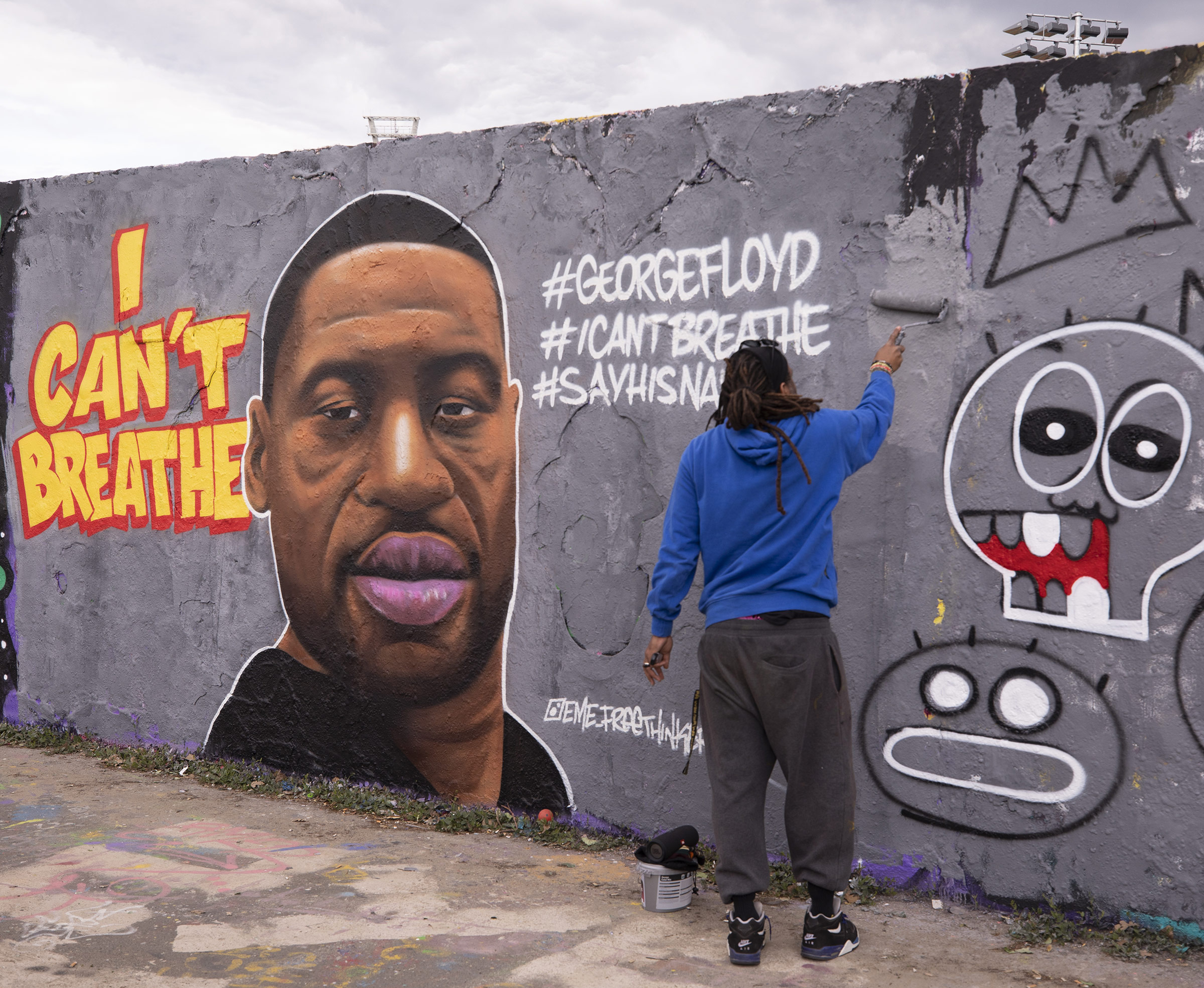 A mural drawn in Berlin by Dominican graffiti artist Jesus Cruz Artiles, also known as EME Freethinker. (Abdulhamid Hosbas—Anadolu Agency/Getty Images)