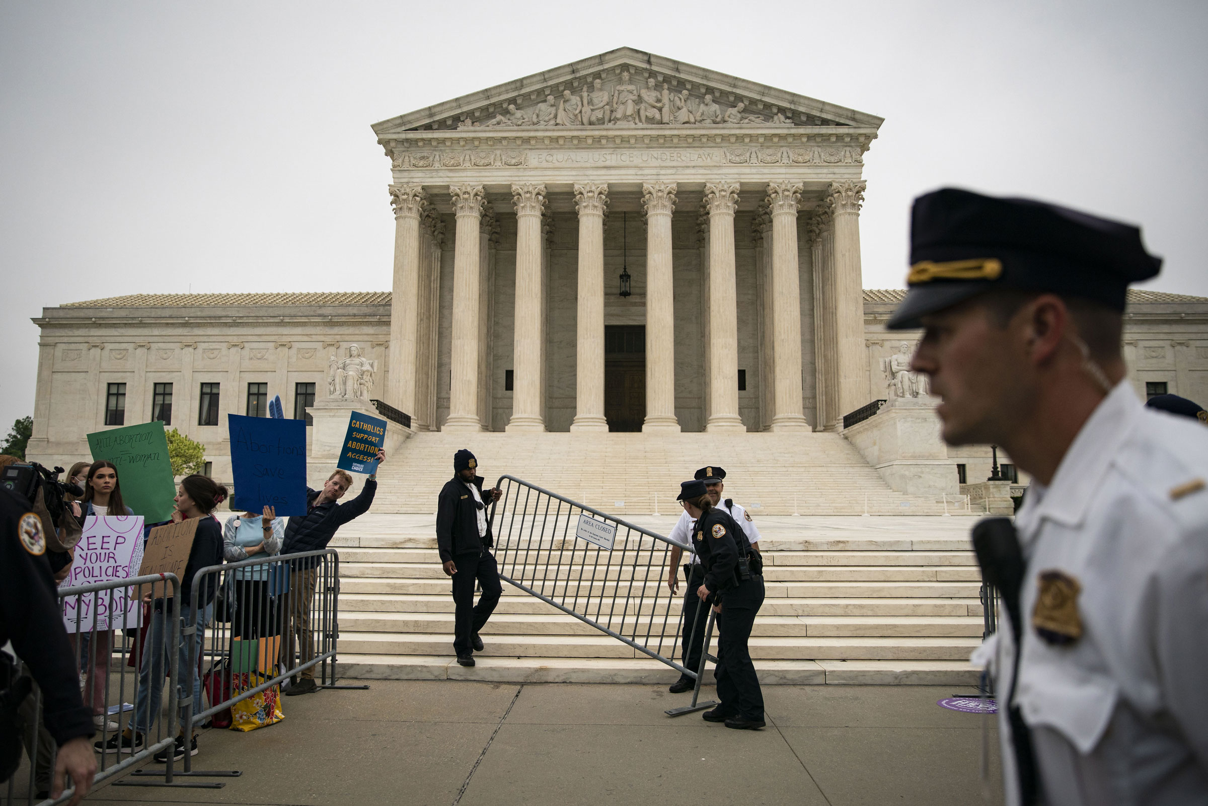 U.S. Supreme Court police officers set up barricades during a protest outside of the U.S. Supreme Court in Washington, D.C., U.S., on Tuesday, May 3, 2022. (Al Drago—Bloomberg/Getty Images)